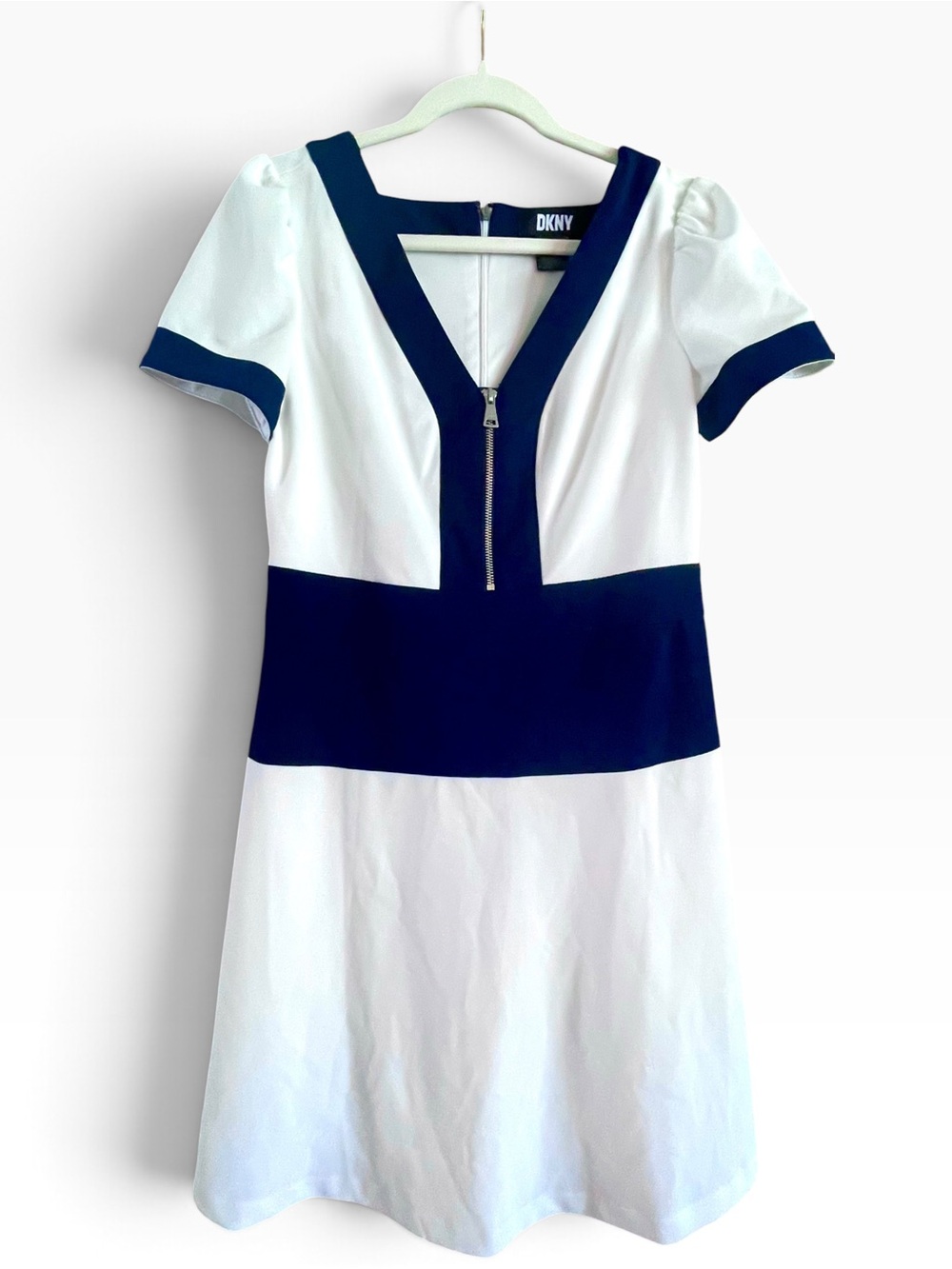 DKNY White Navy Blue Colorblock Zip Front Fit Flare V-Neck Mini Dress Sz 6 FW26